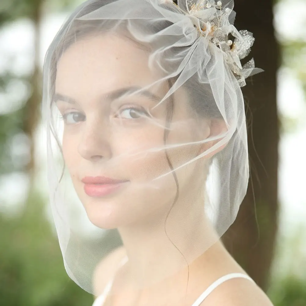 

Bridal Veil Hand-Made Yarn Rhinestone Light Golden Elegant Wedding Hair Accessory Romantic Veil for Bride Party Bachelorette