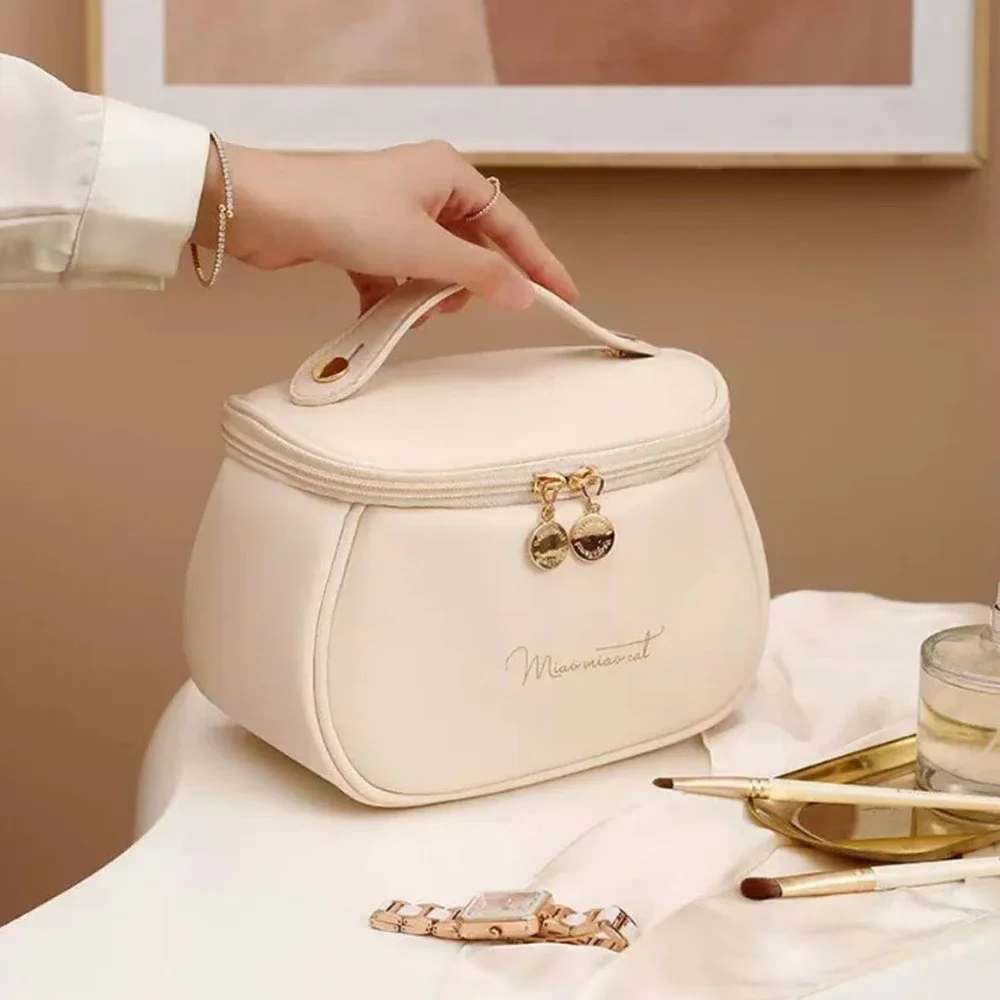 

Сумка для хранения из искусственной кожи, 1 шт., сумка для туалетных принадлежностей, портативная, водонепроницаемая, большой емкости, подходит для хранения в путешествиях