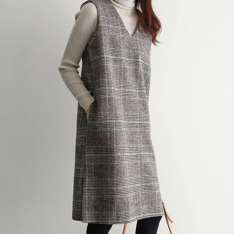 Wiosenna wełniana kamizelka w kratę Dr Slimming plus size z rozcięciem z boku, spódnica midi Dr o artystycznym kroju do pracy.