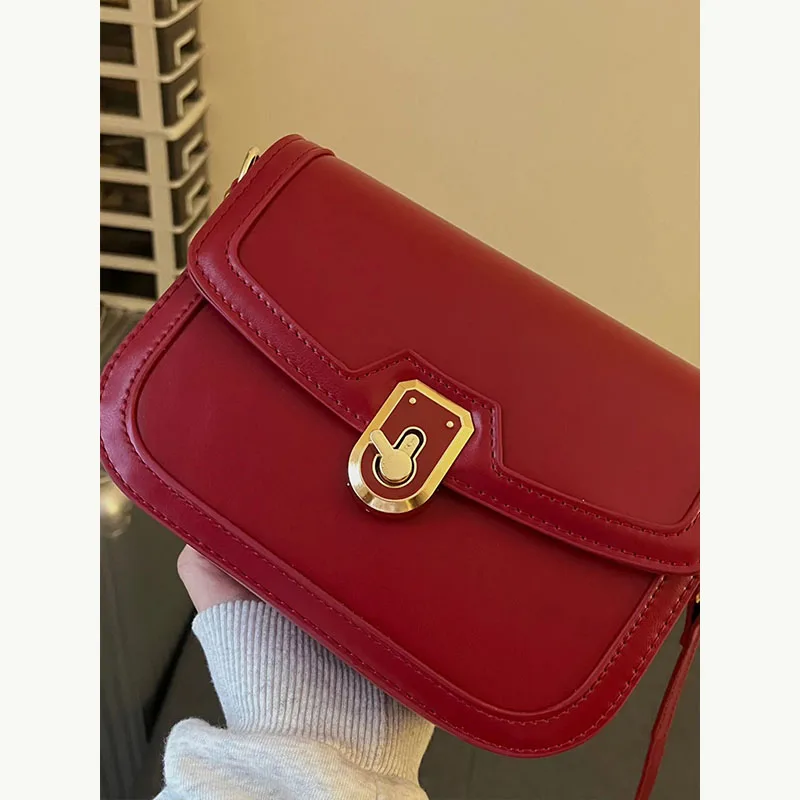 Vintage Burgundy PU Crossbody Bag 2023 New Ladies Designer Unique Lock Chain Zipper Underarm Bags Elegant Light Luxury Handbag