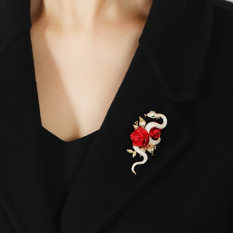 Rose and Snake Niche Design High-end Brooch Luxury Temperament Corsage Pin Delicate Suit Accessories Women Jewelry