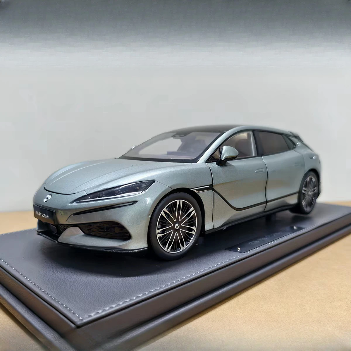 Diecast 1:18 Scale BYD Tengshi Z9 GT Alloy Car Model