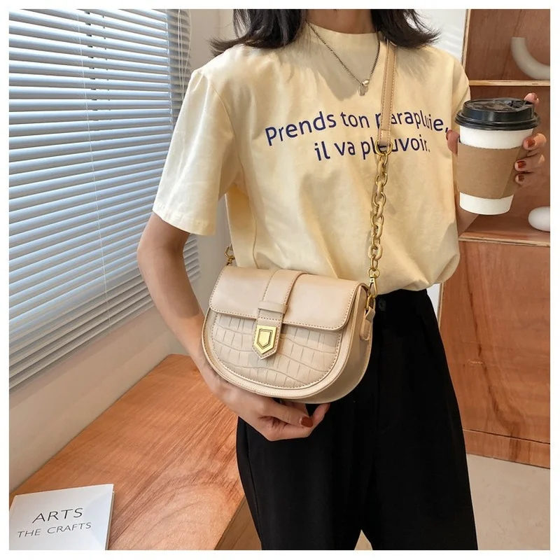 2022 Spring and Summer New Women's Bag Shoulder Messenger Bag Saddle Bag Color Matching Women's Bag Shoulder Bag