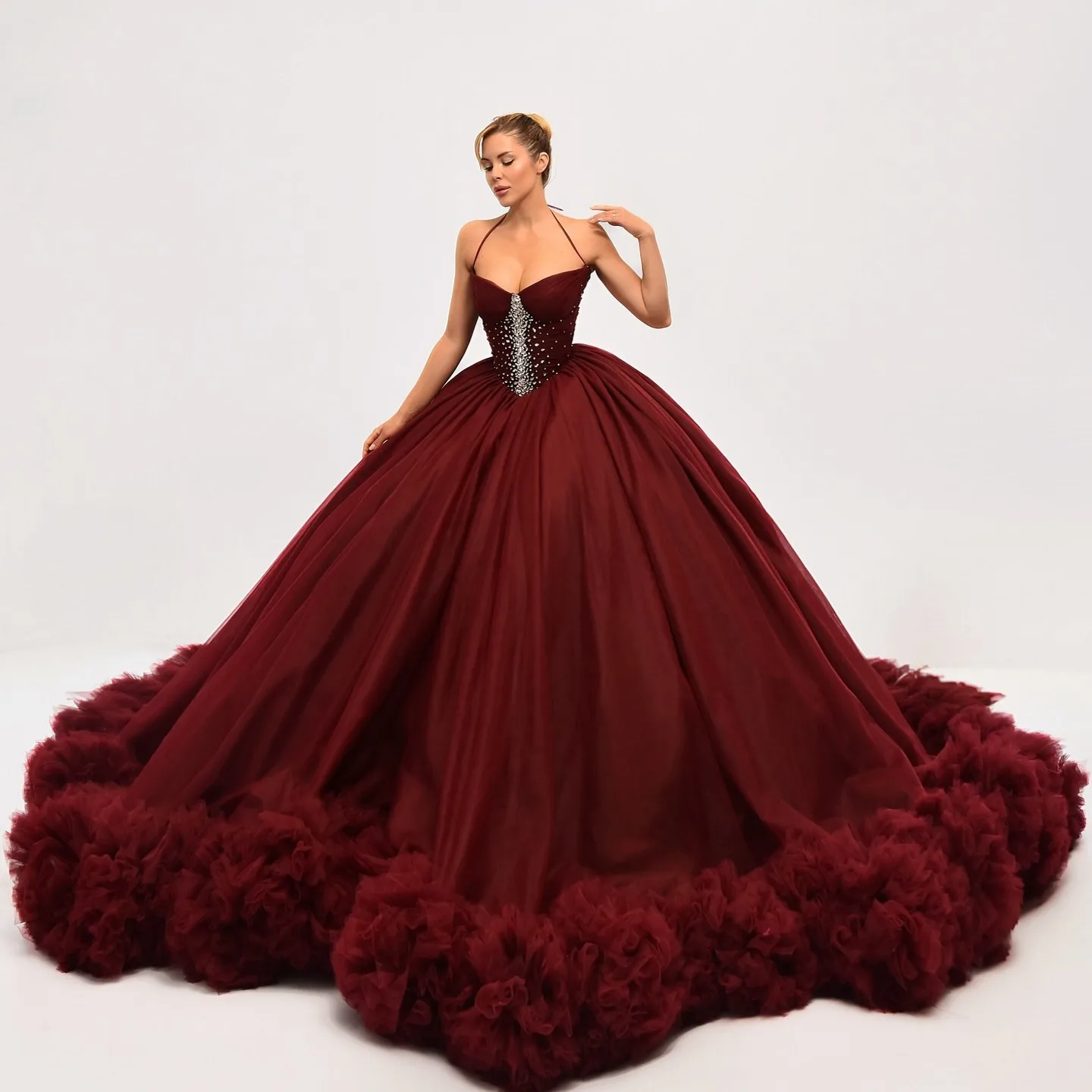 

Amazing Luxury Dark Red Puffy Long Evening Dresses With Shiny Crystal Halter Lush Tutu Tulle Ball Gowns Stage Show Dress