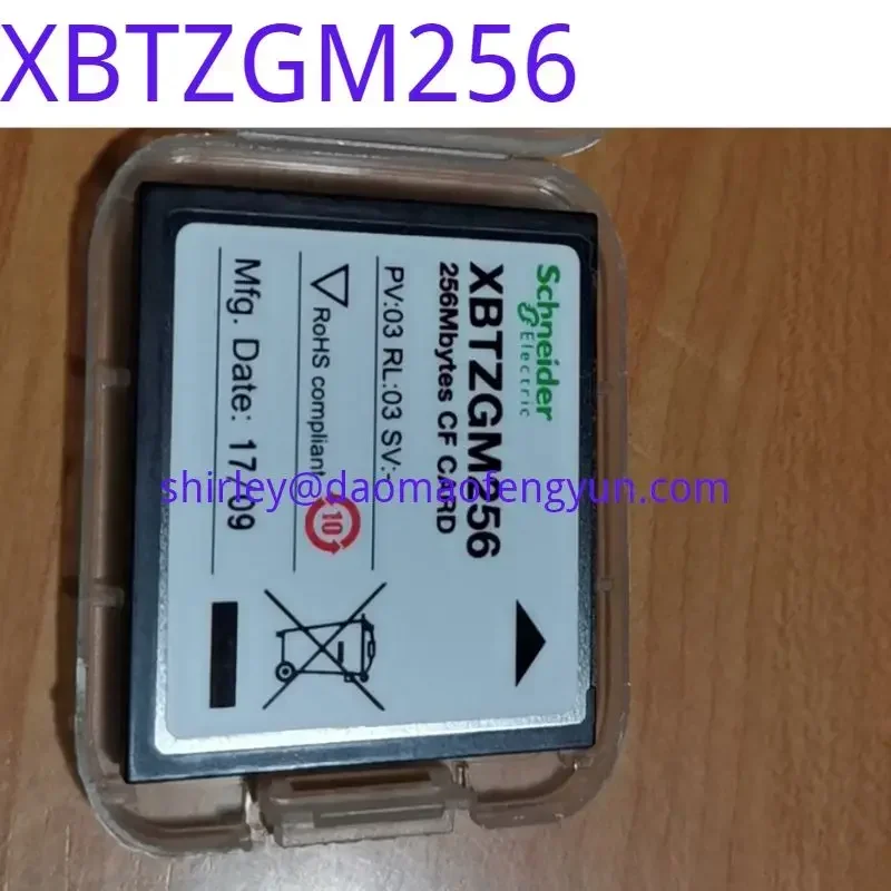 

Использован специализированный CF-картридж для сенсорного экрана XBTZGM256.