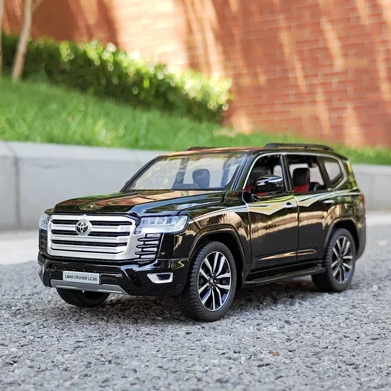 1:24 Simulation Land Cruiser LC300 Alloy Car Model Sound And Light Pull Back Toy Off-Road Collection Ornament Vehicle