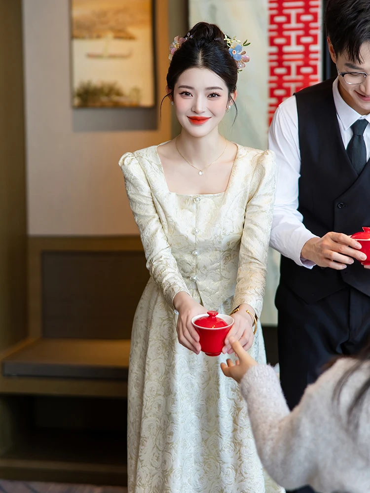 

Элегантное свадебное платье цвета шампань с вышивкой, средней посадкой на талии и длинными рукавами для свадеб и других торжеств