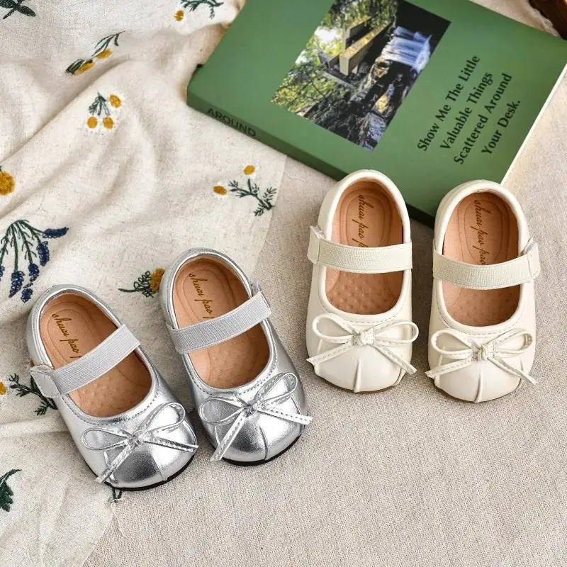 

Baby Girls Princess Party Leather Shoes with Cute Bow 2026 New Spring Toddler Ballet Flats Soft Sole Classic Simple Kid Dress Up
