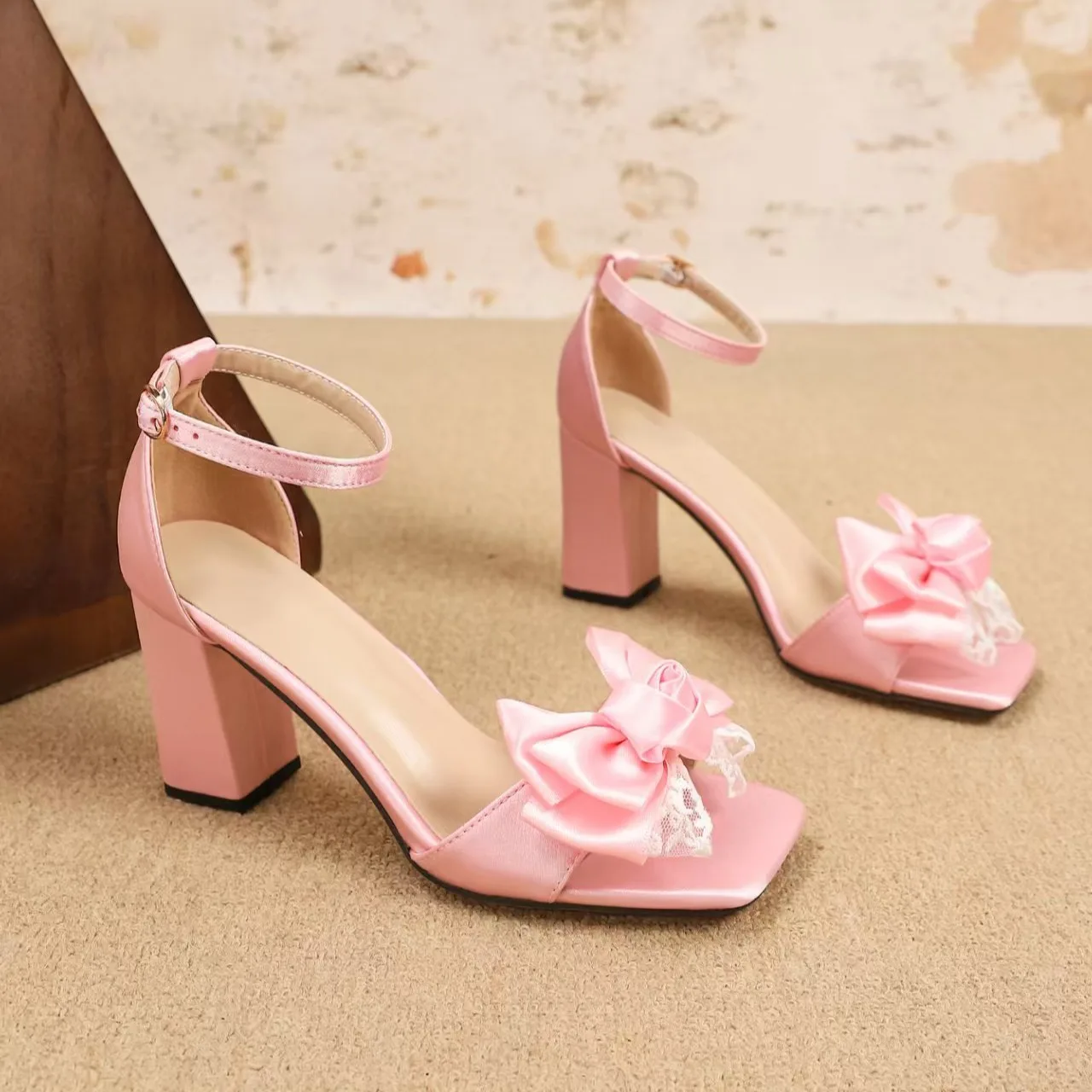 

Pink bow lace decorated high heels, sandals, women fashion square toes, ankles, belt buckles, designer shoes, sweet dress shoes