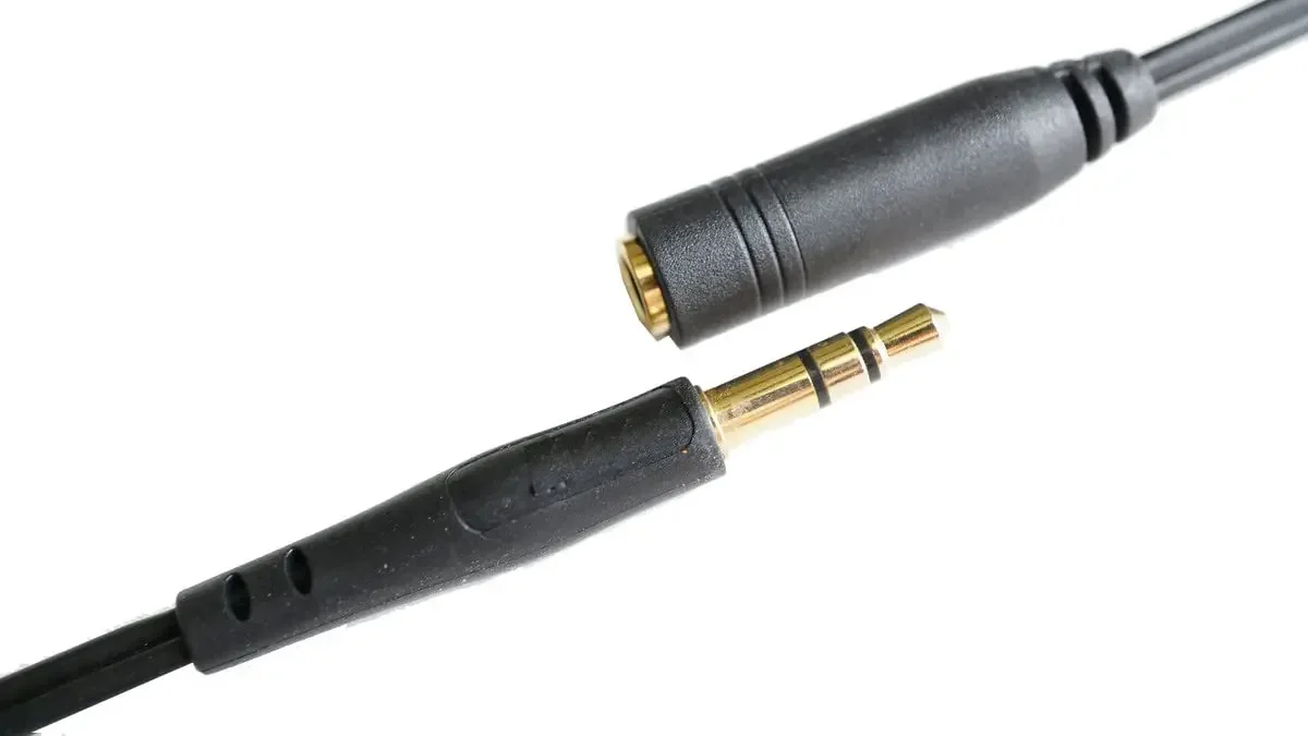 V-MOTA Headphone Stereo Extension Cable,3.5mm Male to Female Stereo Audio Cable Adapter with Gold Plated Connector, 3 Feet