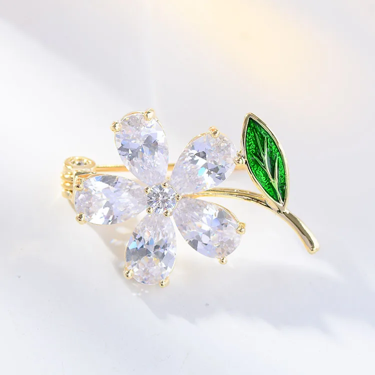 Chinese Style Lucky Auspicious Shiny Cubic Zirconia Daisy Modesty Brooch Pin For Women Collar Neckline Daily Wear Elegant Gift