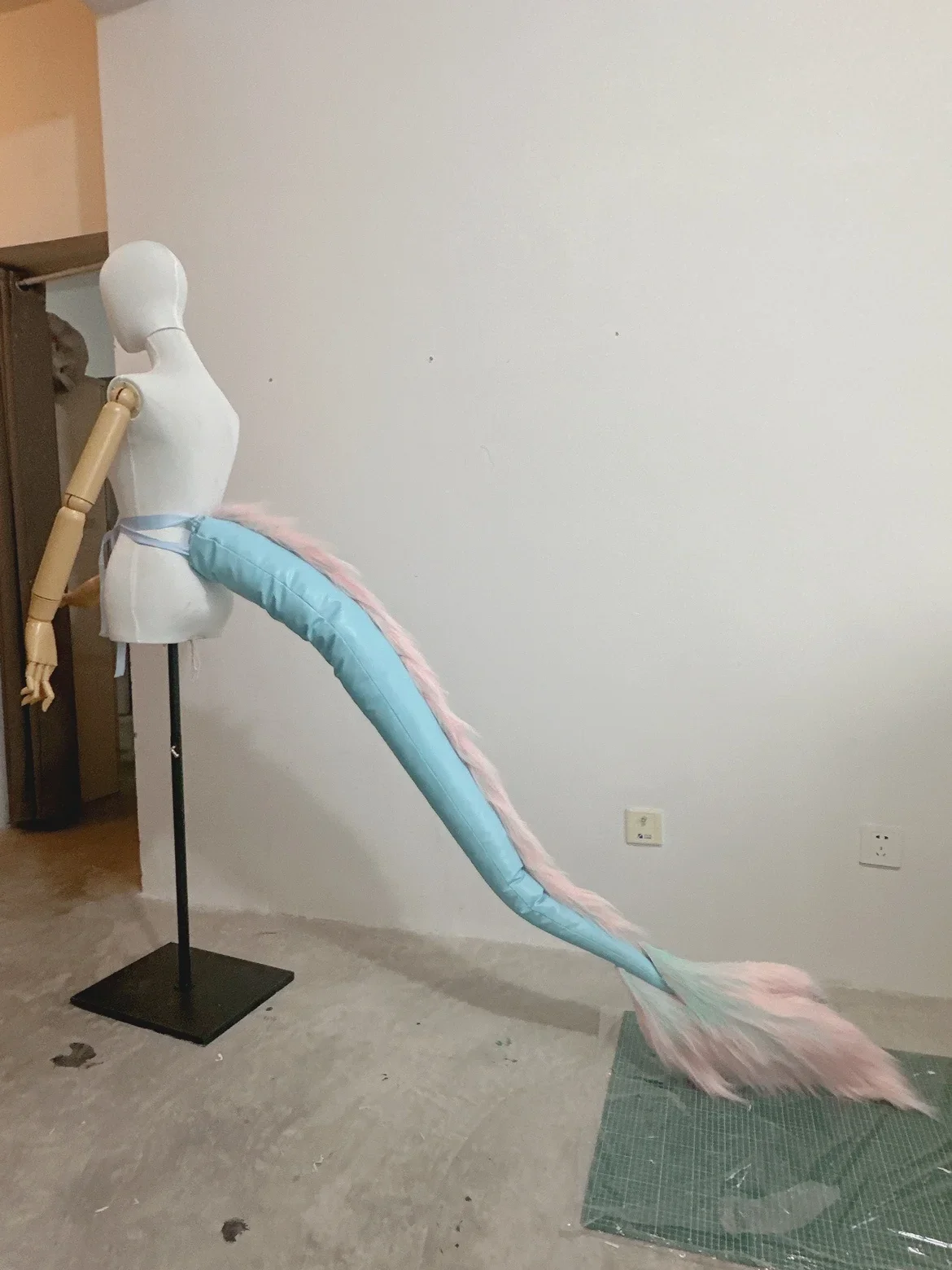 

Blue Dragon Tail Performance Tail PU Props Dragon Cosplay Props Hang Waist Decoration Leather Material Tail Accessory