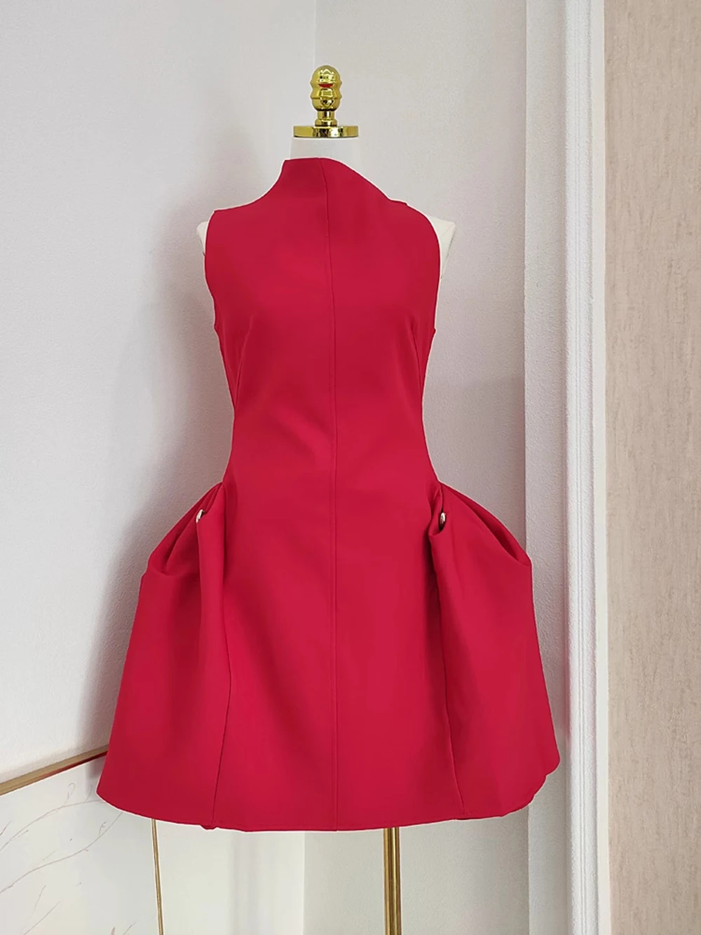 

2025 new French niche design fashionable and stylish pleated waist slimming sleeveless solid color dress-GZDL092