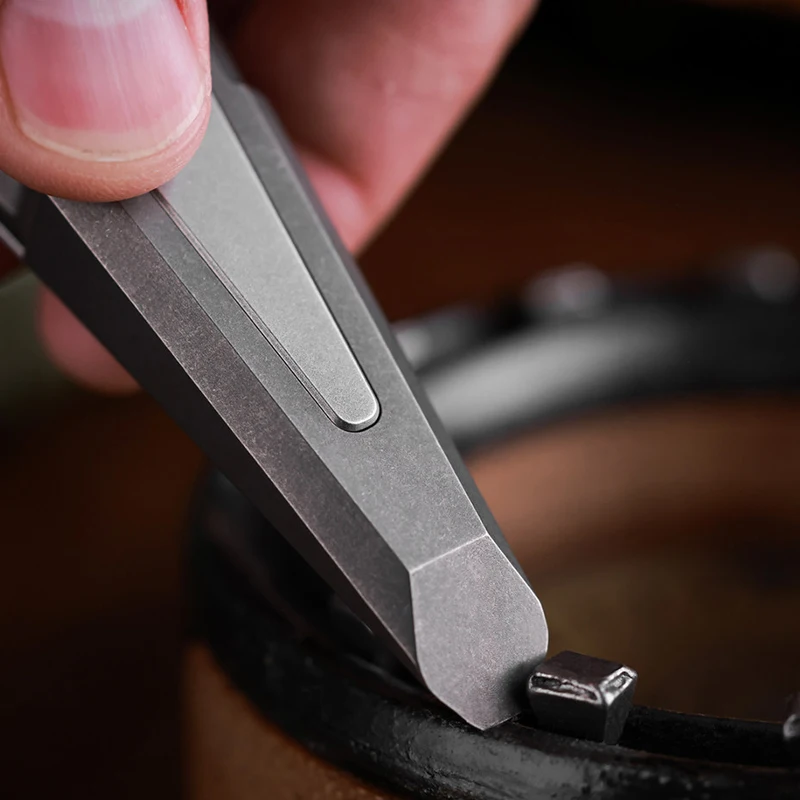 Outdoor Portable EDC Multifunctional Crane Shaped Pry Bar Push Card Magnetic Storage Box Tool Creative Finger Toy