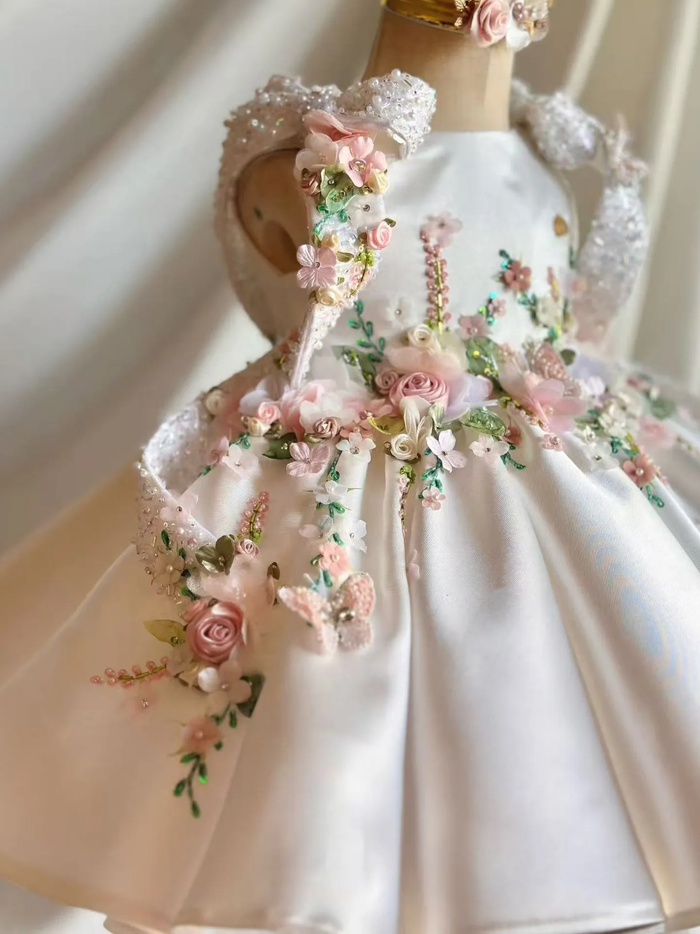 Flower Girl Dress Satin 3D Floral Embellished Ball Gown Wedding Gown First Christmas Party Dress For Girlsفساتين اطفا image 2