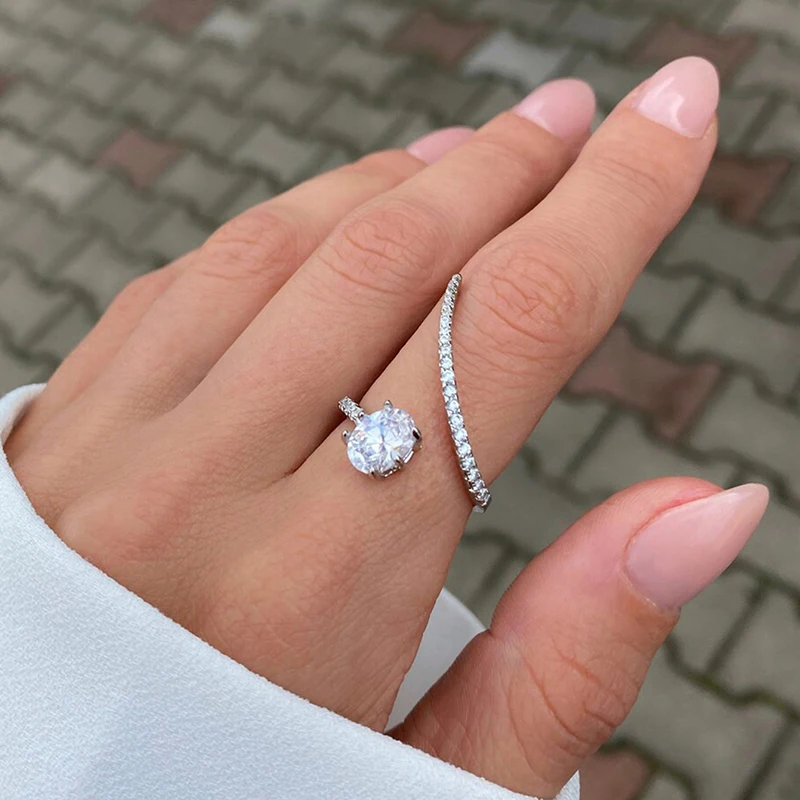 Huitan Fashionable Geometric Shaped Finger Ring for Women Luxury Paved Dazzling Cubic Zirconia Wedding Party New Trendy Jewelry