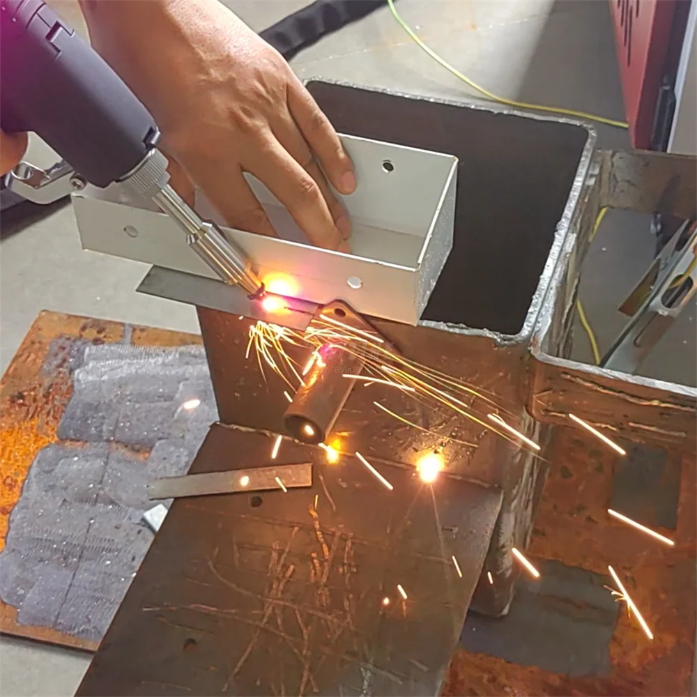 Nuovo stile Mini saldatore laser portatile portatile 3 in 1 Saldatura Taglio Pulizia Saldatrice laser in acciaio inossidabile 1500W