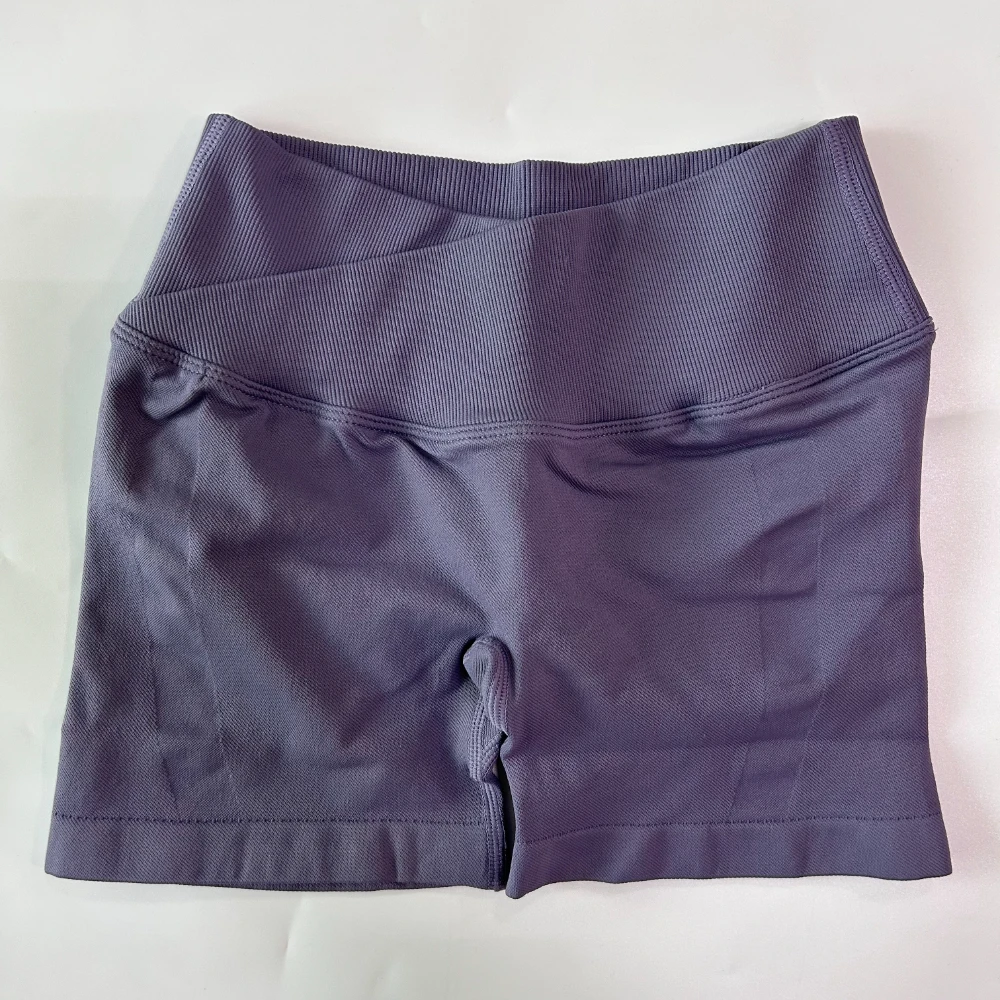 Pericic 4,5'' Yoga-Shorts für Damen, Kreuzmuster, Niedriger Bund, Gerippte Nahtlose Gym-Shorts, Workout-Fitness-Shorts mit Scrunch-Butt-Effekt, Sport-Laufshorts – Detail 16