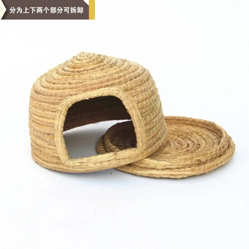 

Hay Weaving Chicken Nest Laying Nest Building Outdoor Bird's Nest Grass Rabbit Keeping Warm