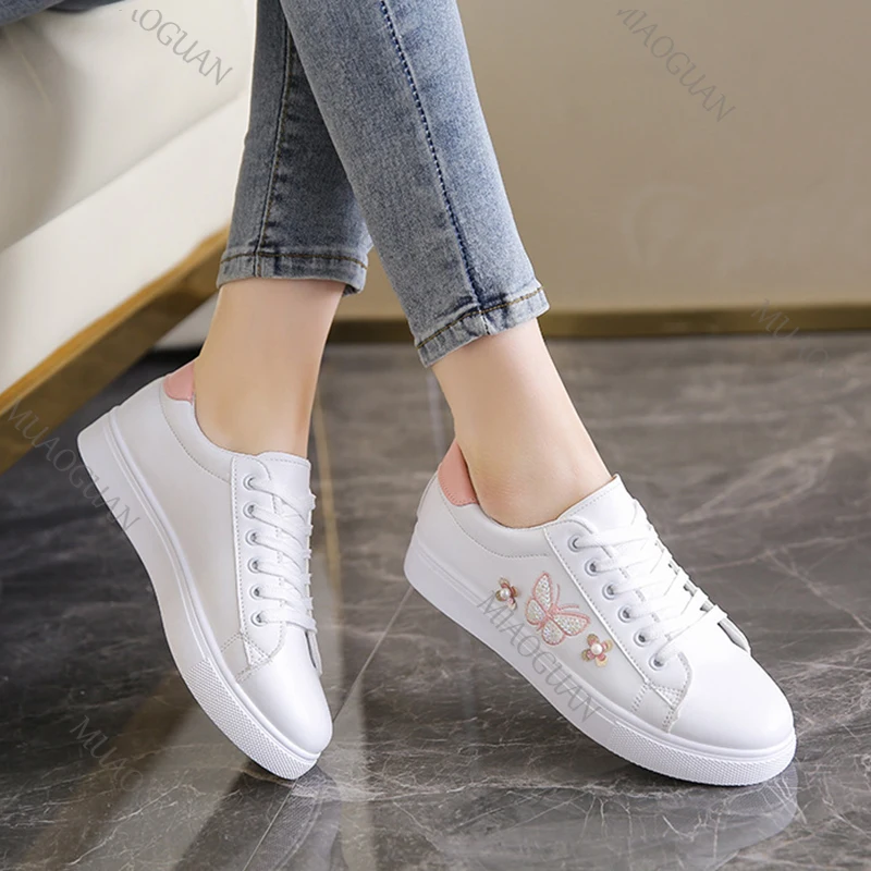 Zapatillas de deporte para mujer, zapatos planos con bordado de mariposa, informales, para correr al aire libre, zapatos vulcanizados, con cordones blancos, tablero de fondo plano, zapato individual