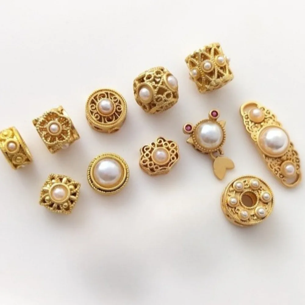 

Matte Gold Inlaid Imitation Pearl Flower-shaped Bead-shaped Spacer Round Spacer DIY Bracelet Necklace Jewelry Accessories