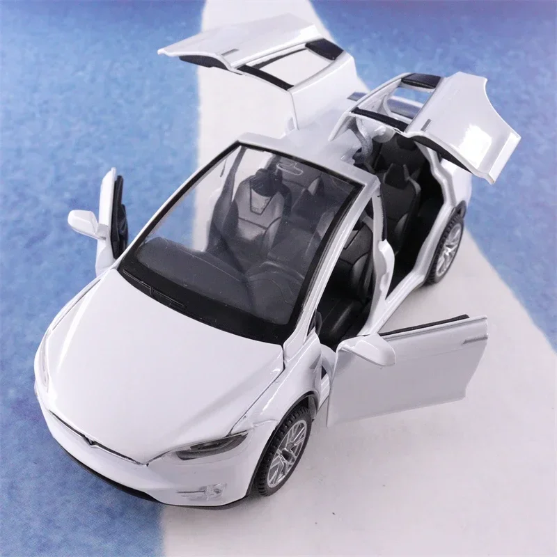 Modelo Tesla X de alta simulación para niños, modelo de aleación de Metal fundido a presión, luz de sonido de coche, Colección Pull Back, regalos de juguete A311, 1:32