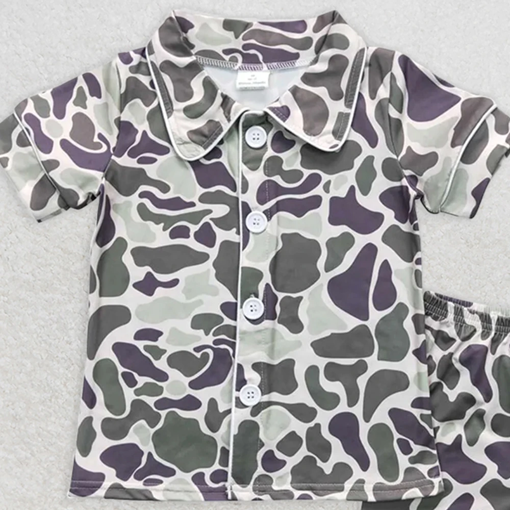 طقم قميص وسروال قصير بأزرار مموهة باللون الأخضر الفاتح للأطفال الصغار بأكمام قصيرة بيجامة صيفية مريحة تسمح بمرور الهواء للأطفال