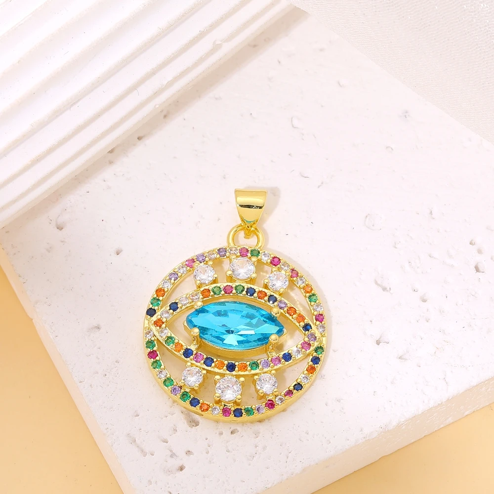 Juya 18K vergoldete Luxus-Anhänger mit Regenbogen-Zirkonia, Stern, Libelle, Baum des Lebens, Biene, Liebesherz, rundem griechischem Bösen-Auge-Charm – Detail 25