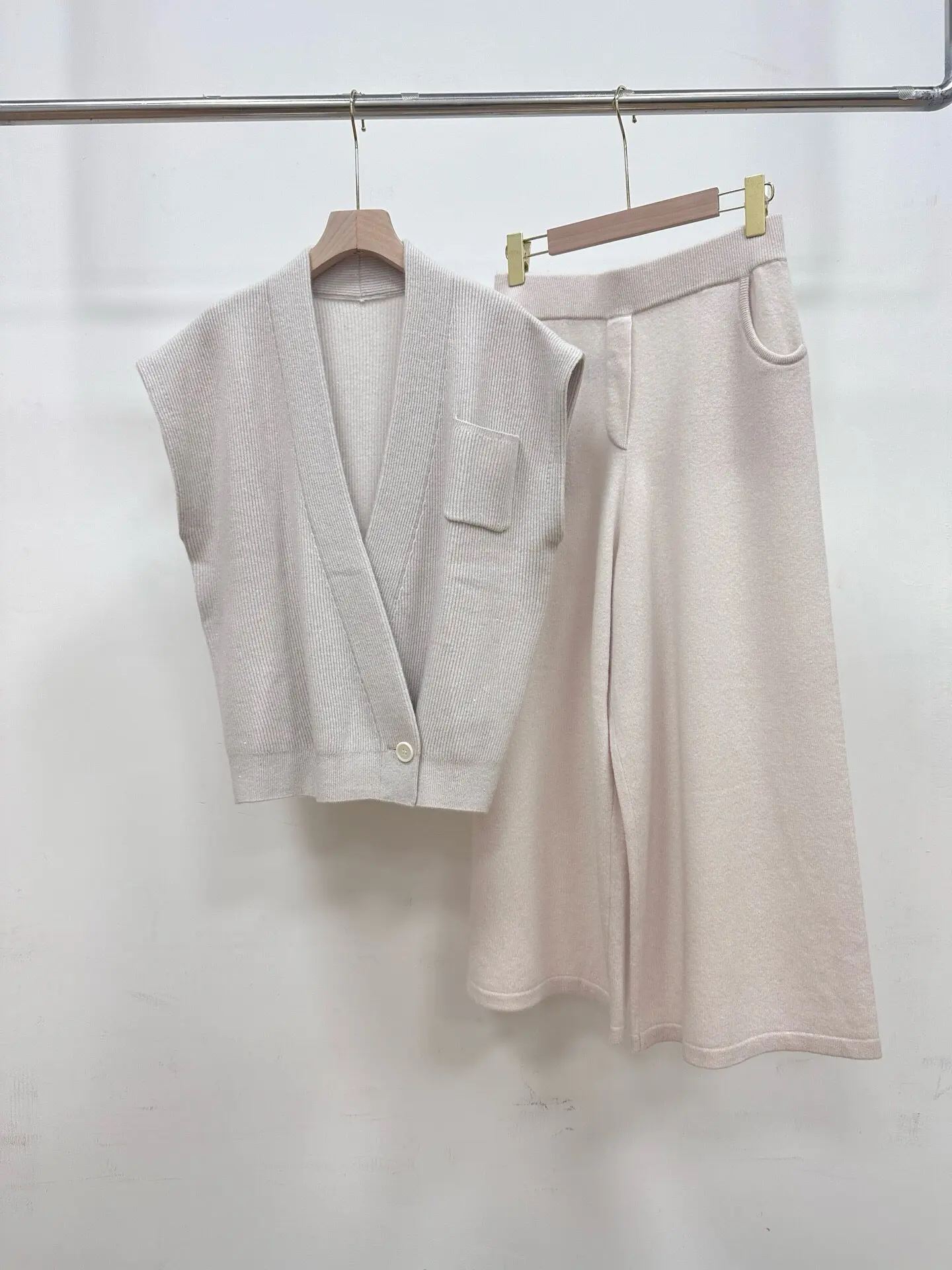 2026 Autumn Winter New Women's Cross Wrapped Cashmere Knitted Vest