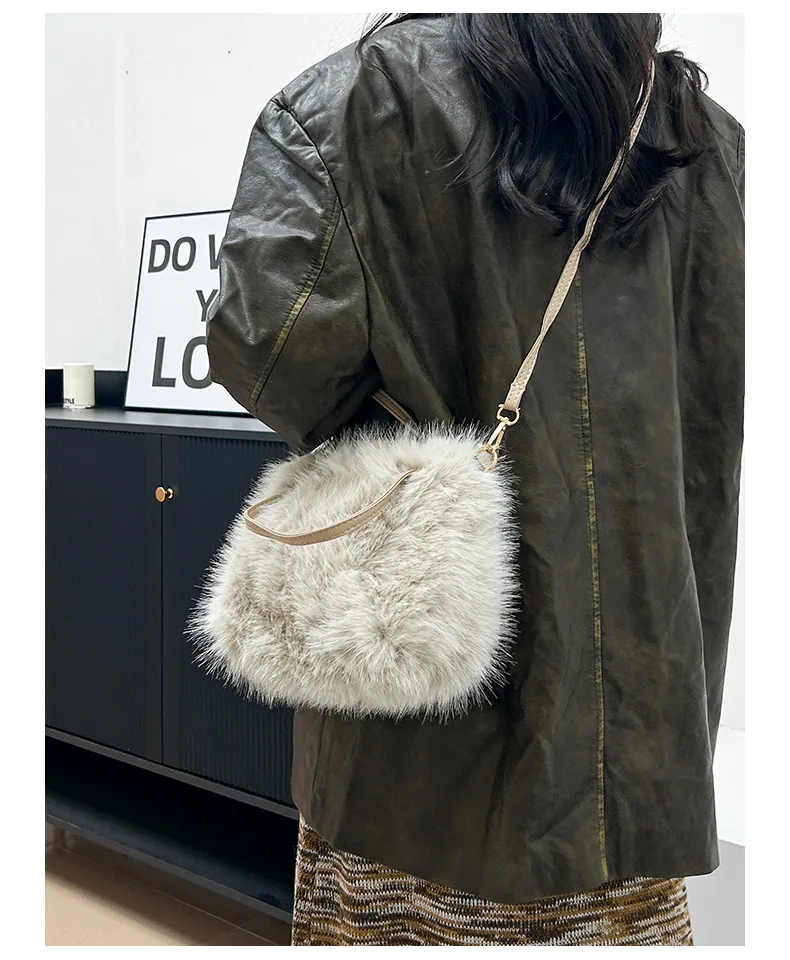 حقائب كروسبودي الفاخرة للخريف والشتاء حقيبة كروس ماسنجر جديدة من القطيفة حقائب يد فروي بسيطة وعصرية