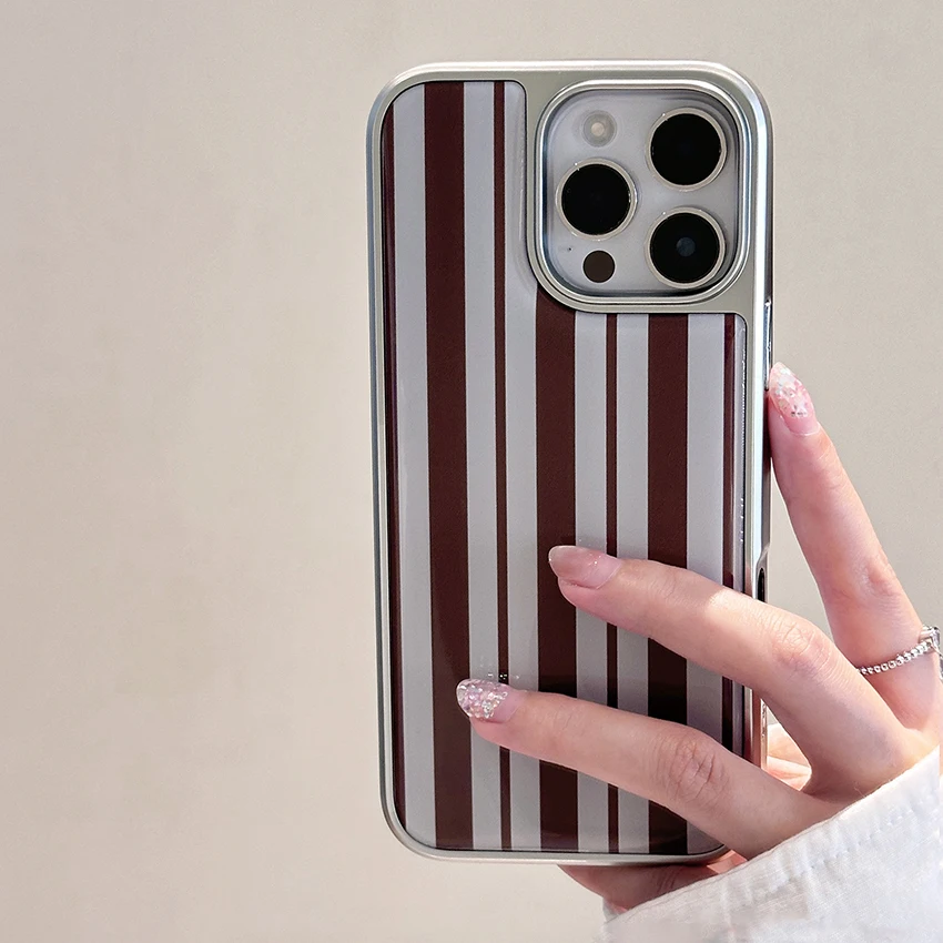 

Brown Striped Phone Case For Iphone 16 15 14 13 Pro 12 11 Max Plus 16Pro Electroplating Bezel Phone Case Creative 15Promax Cover