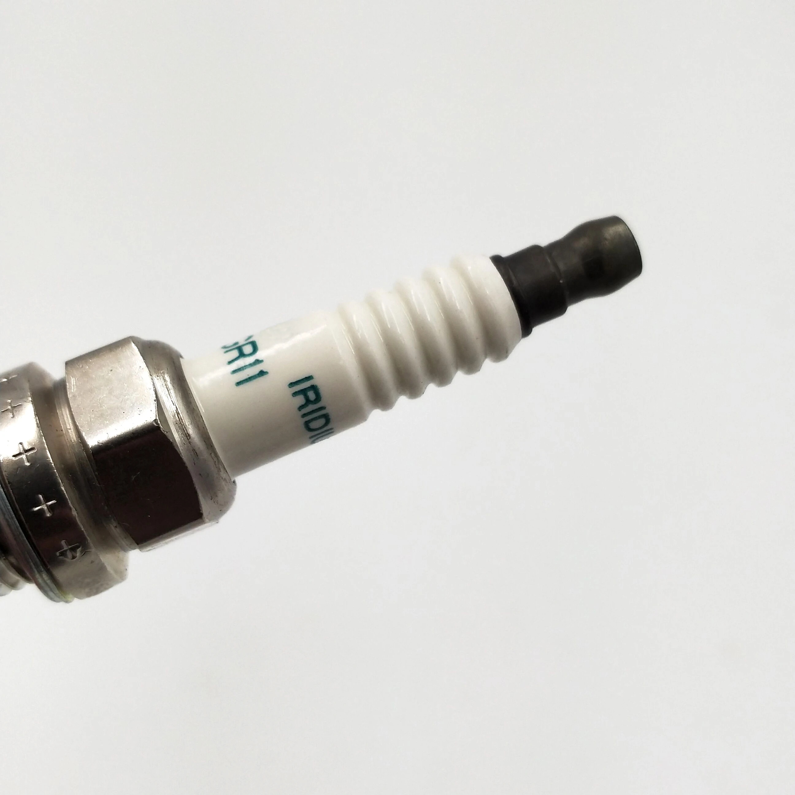 4pcs/lot 90919-01221 Iridium Spark Plug Fit For Toyota Avensis RAV4 Vista Noah 9091901221 SK20BGR11 SK20BGR-11