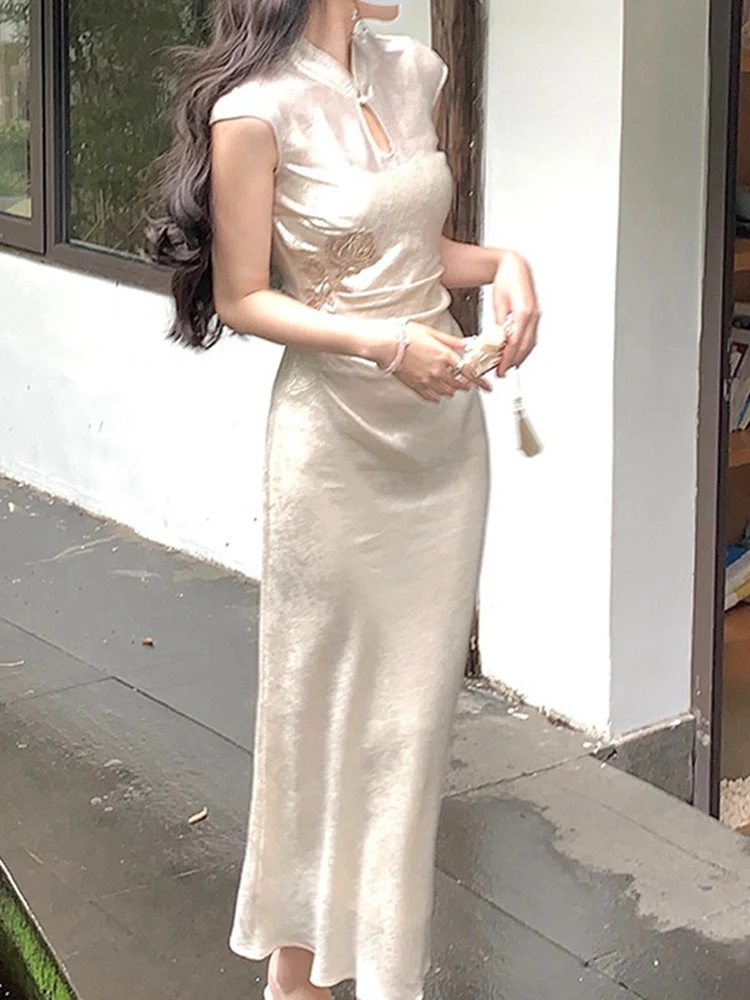 فستان طويل أنيق بأسلوب صيني تقليدي من الساتان مع تصميم ضيق عند الخصر وذيل السمكة، تنورة نسائية عصرية بخصر مرتفع وقصة A