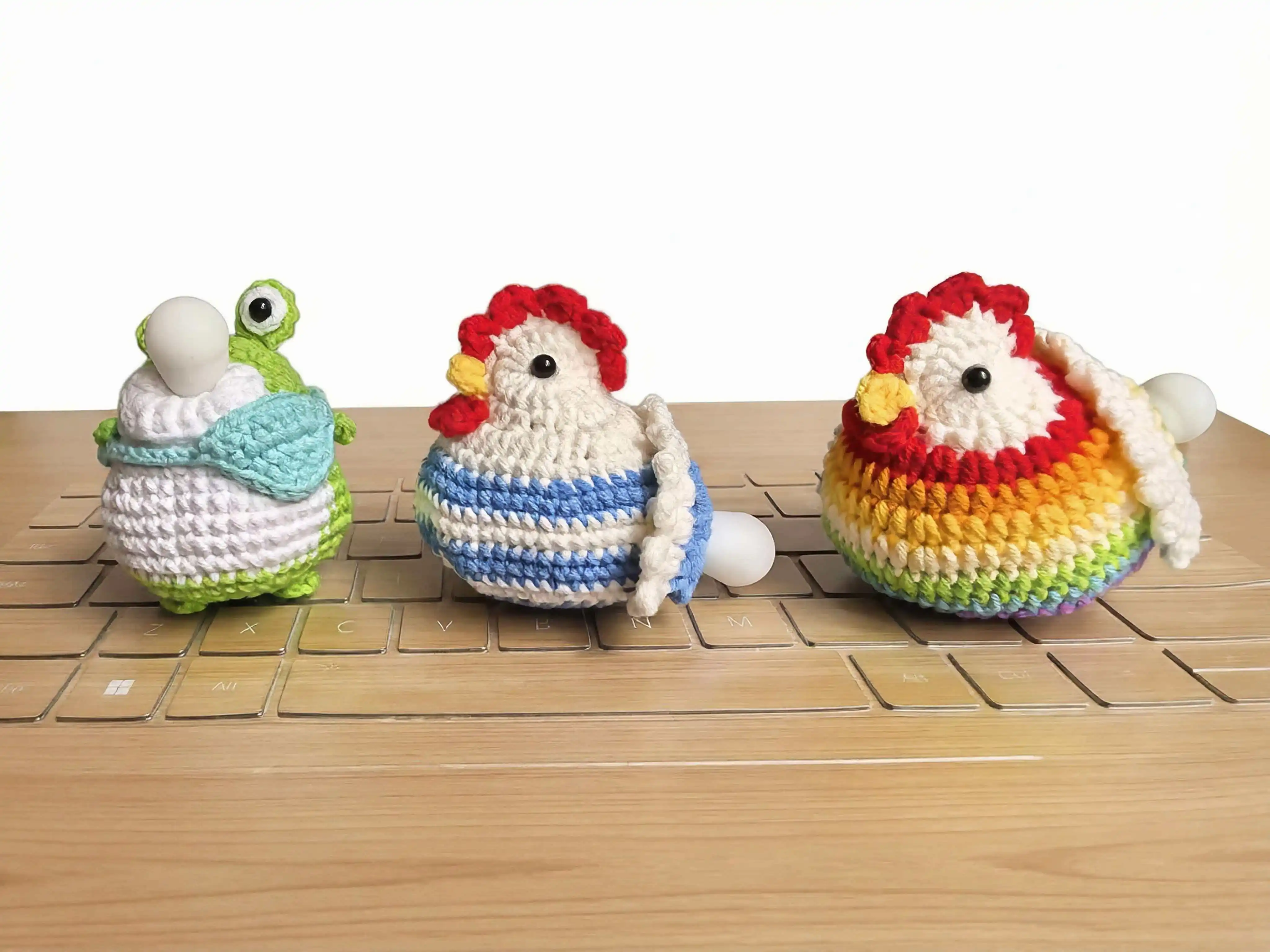 Handmade Crochet Squeeze Bubble Toy - Cute Frog & Chicken Fidget Doll with Pop Bubble Function, Perfect for Stress Relief  Fun