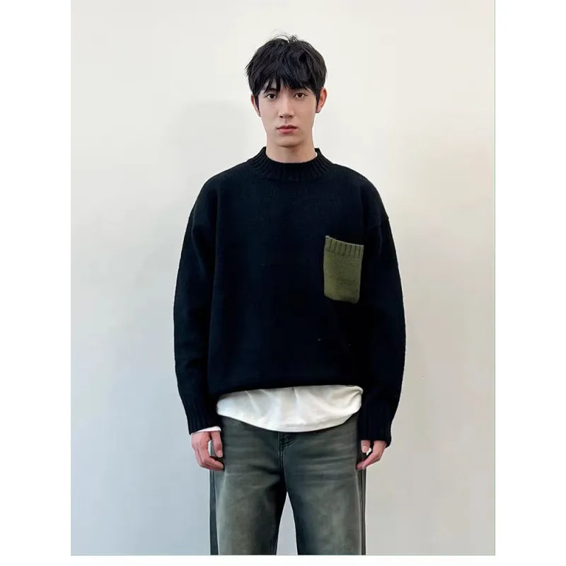 Baggy crew-neck sweater with contrasting pockets