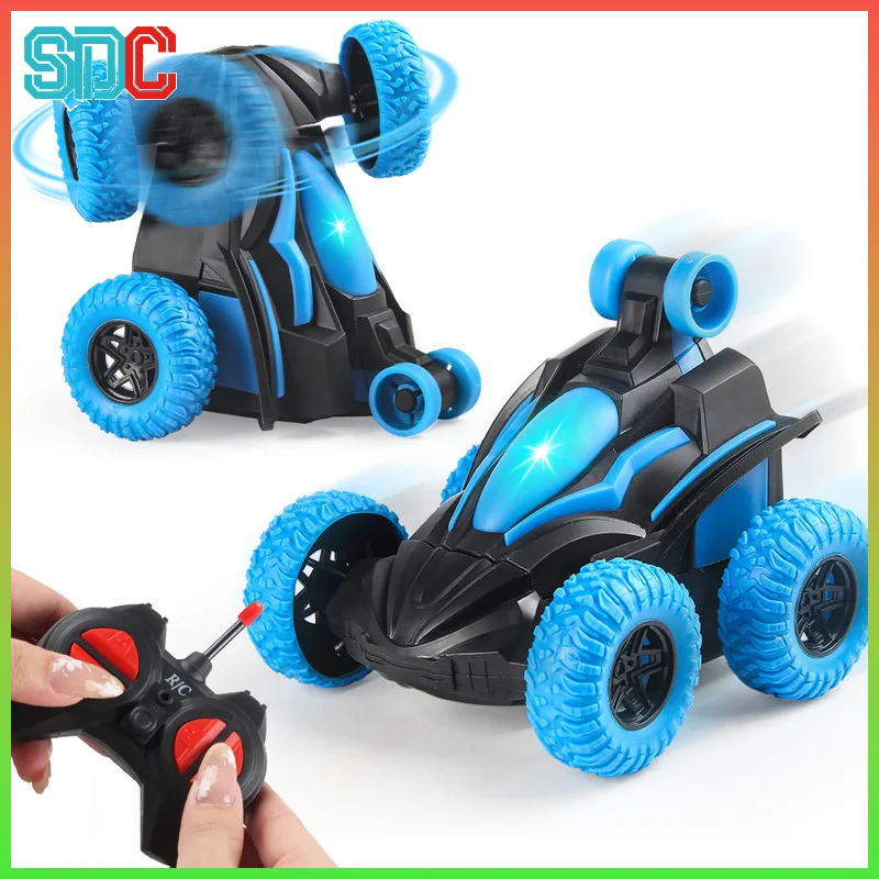 Op afstand bestuurbare autospeelgoed voor kinderen Draadloos elektrisch stuntvoertuig met kantelemmer voor jongens Off-road roterende RC-auto