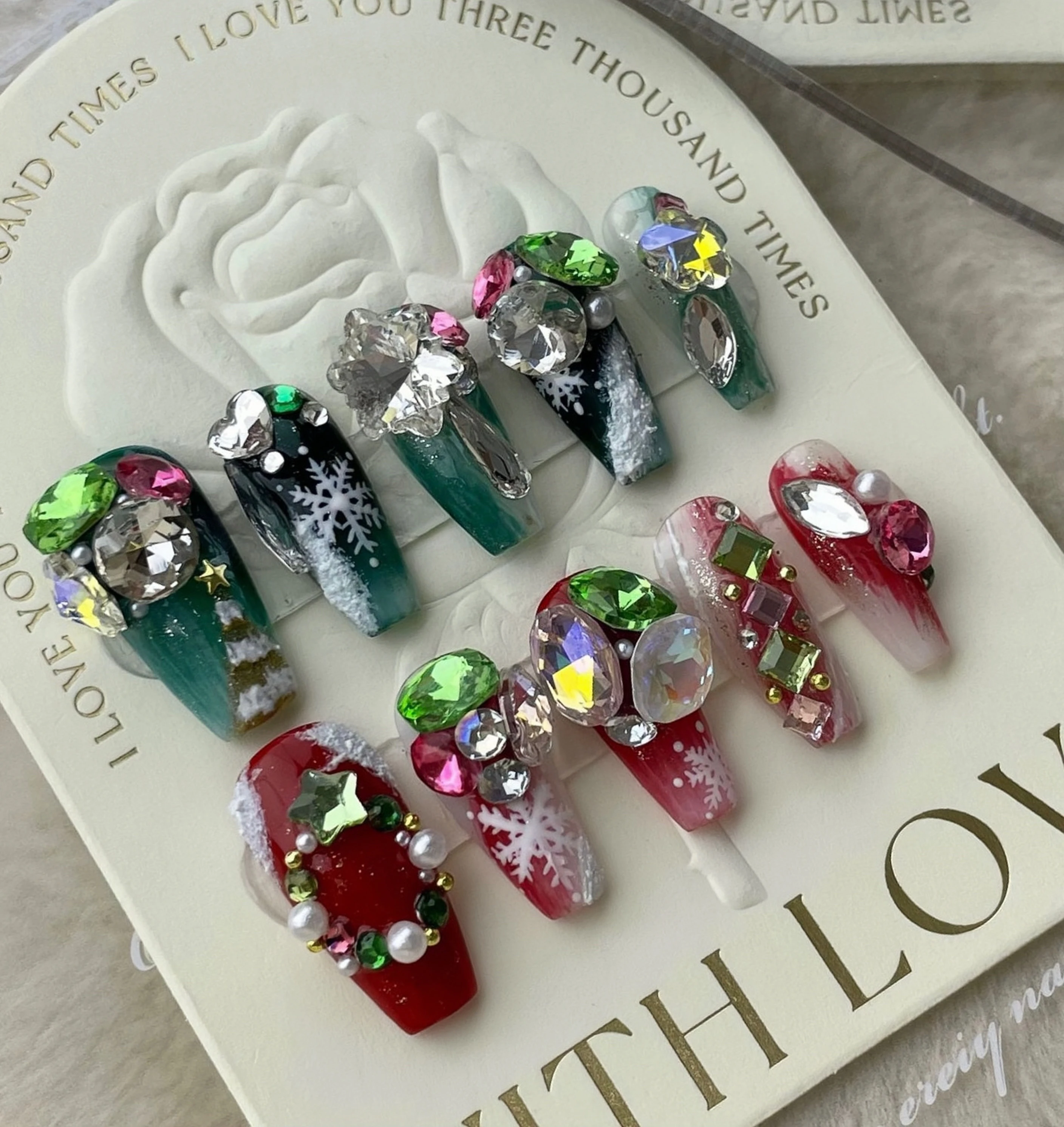 10Pcs Red Green White Snowflake Deer Press on Nails Glitter Powder Winter Christmas Hat False Nail Charms Fake Nail Art Manicure