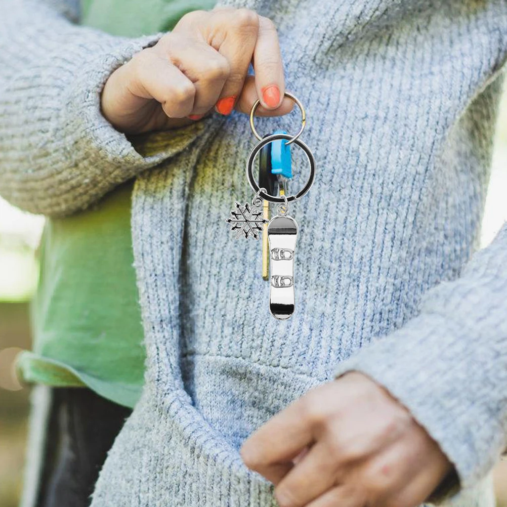 

2pcs Cool Snowboard Keychains Custom Metal Skateboard Keychain Mini Charm Pendant Ski Accessories Winter Sports Gifts