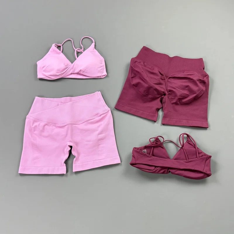 Sexy Yoga-Set: Neckholder-BH & Cross-Waist-Shorts mit Po-Lifting und Bauchkontrolle – Gym-Fitness-Shorts-Leggings-Set – Detail 7