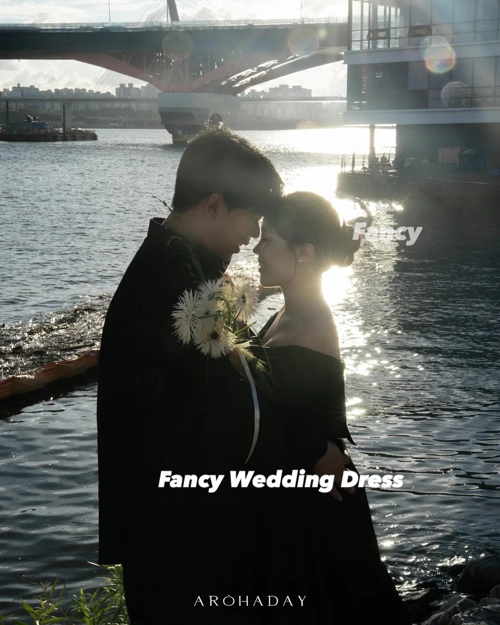 화려하지만 심플한 오프숄더 웨딩드레스, 리본 장식, 한국 스타일 사진 촬영용, A라인, 부드러운 새틴 소재, 바닥까지 닿는 길이, 맞춤 제작 가능