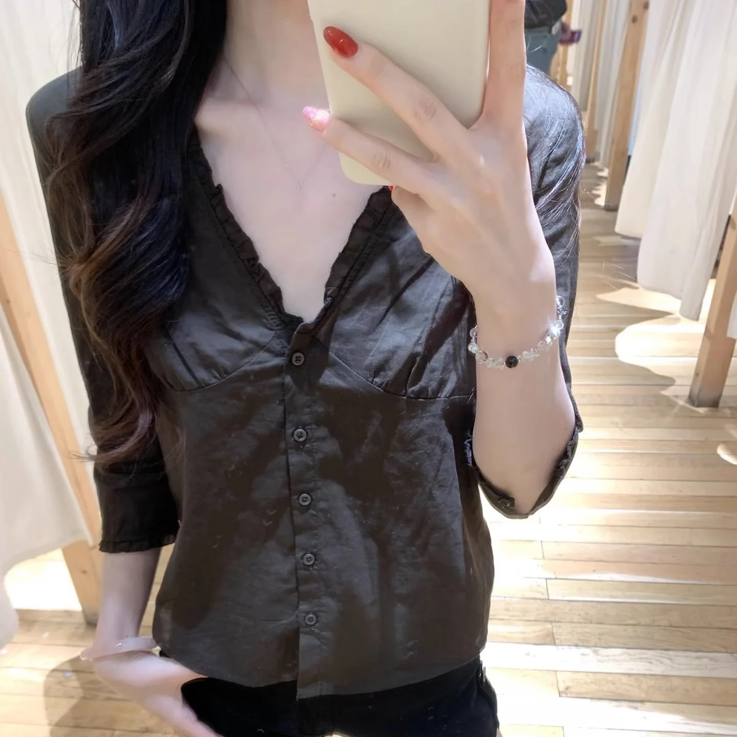 

Женская хлопковая блузка Brandy Melville с V-образным вырезом, на пуговицах, облегающая, в стиле французской моды, с рукавами-колокол