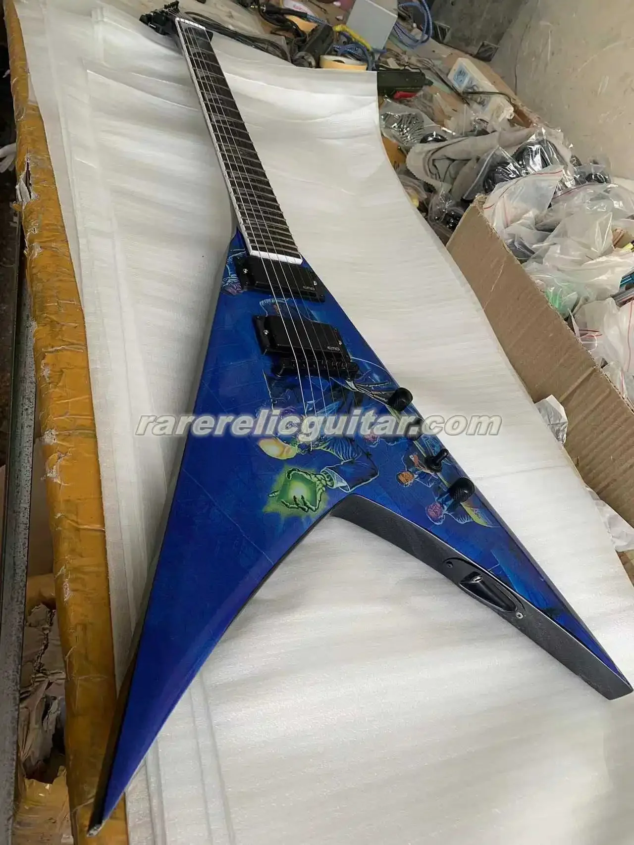 Promotion Mustaine Rust In Peace Blue Electric Guitar Shark Fin Inlay China Active EMG Pickups 9V Battery Box Black Hardware