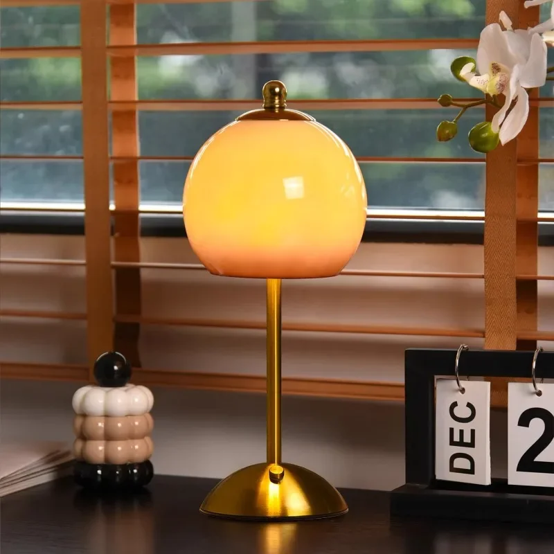 Medieval style gift-giving decoration atmosphere retro desk lamp American living room bedroom bedside lamp