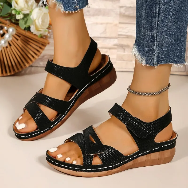Verão novas sandálias femininas de sola grossa antiderrapante marca designer dedo do pé aberto salto alto ao ar livre sapatos femininos casuais tamanho 36-43