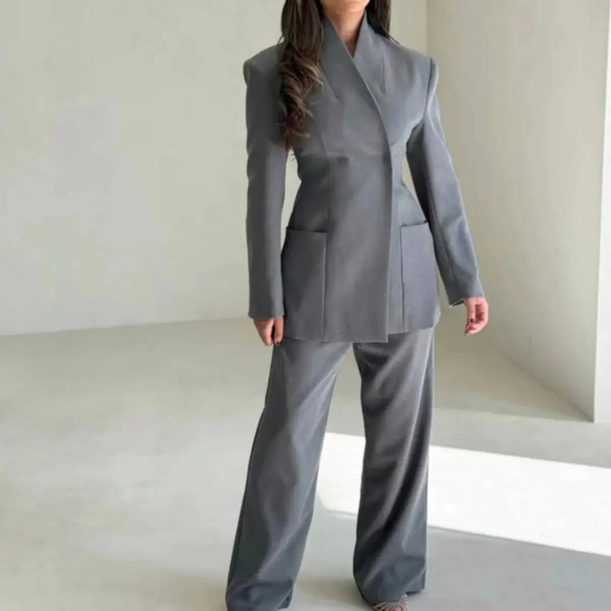 

KWTX Darkly, однотонный, простой и нестандартный дизайн, весенний женский пиджак 2025, высококачественный комплект свободных брюк