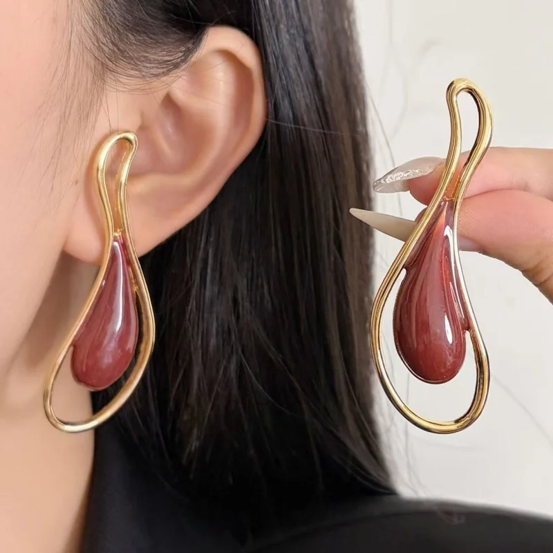 French Vintage Metal Earrings for Women Elegant Waterdrop Shape Oversized Unique Jewelry Daily Commute Accessory