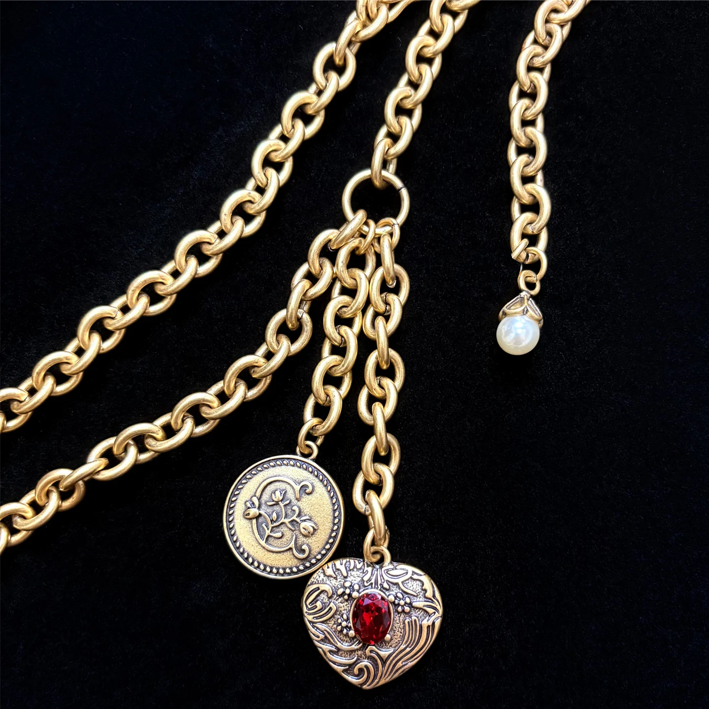Vintage gilded gemstone decoration waist chain tassel pendant made of gold fine waist, exquisite fine women's waist chain