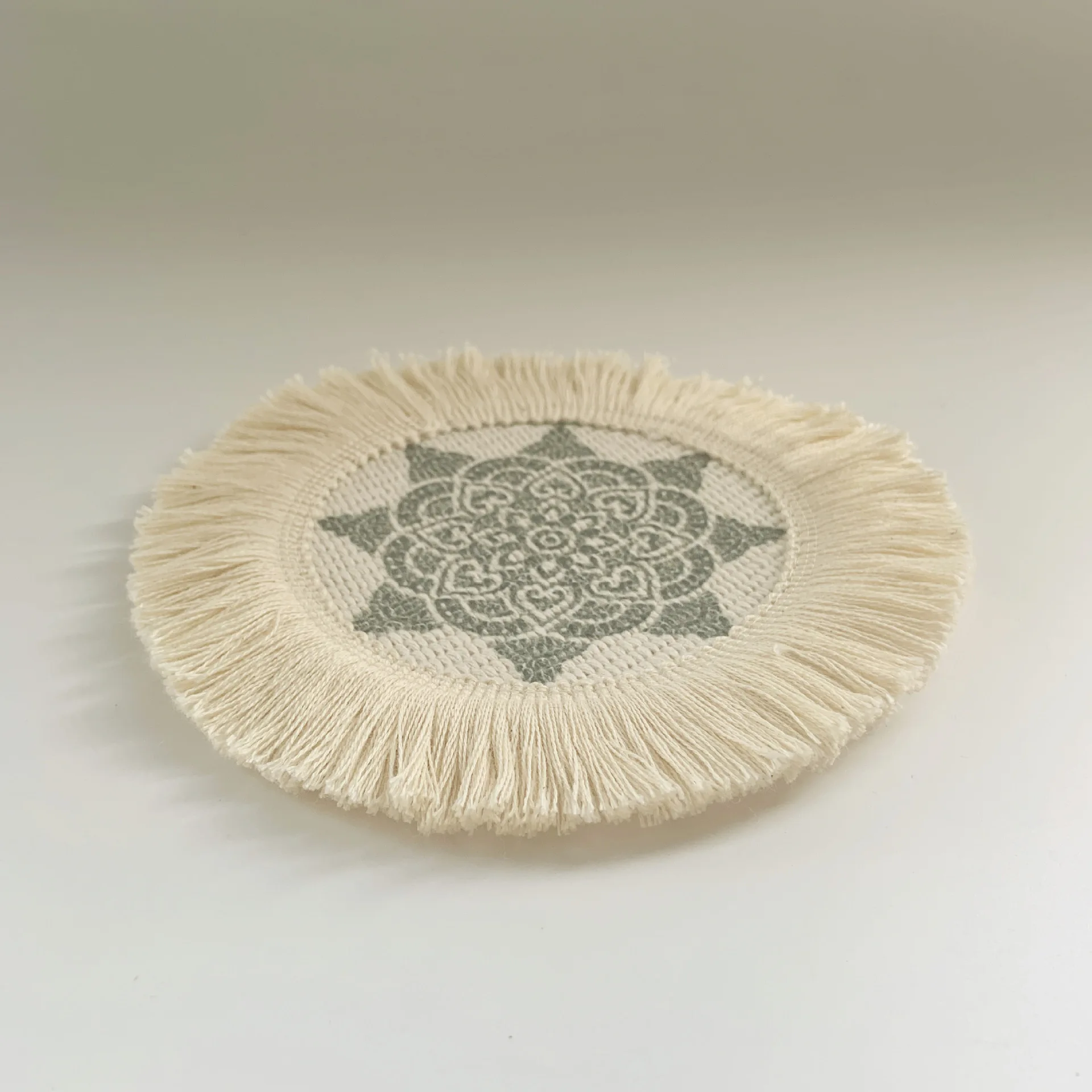 القطن جديلة كوستر قاعدة أكواب مستديرة اليدوية مكرميه كأس وسادة زلة العزل وسادة كأس حصيرة بوهيميا حامل مشروبات حامل القدح