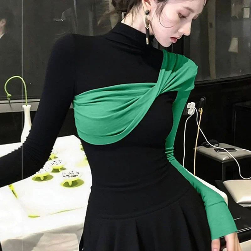 ربيع الخريف الشتاء حسن المظهر تي شيرت بلوزة المرأة تصميم تحسس عالية الرقبة تي شيرت الراقية المتناقضة اللون قاعدة قميص