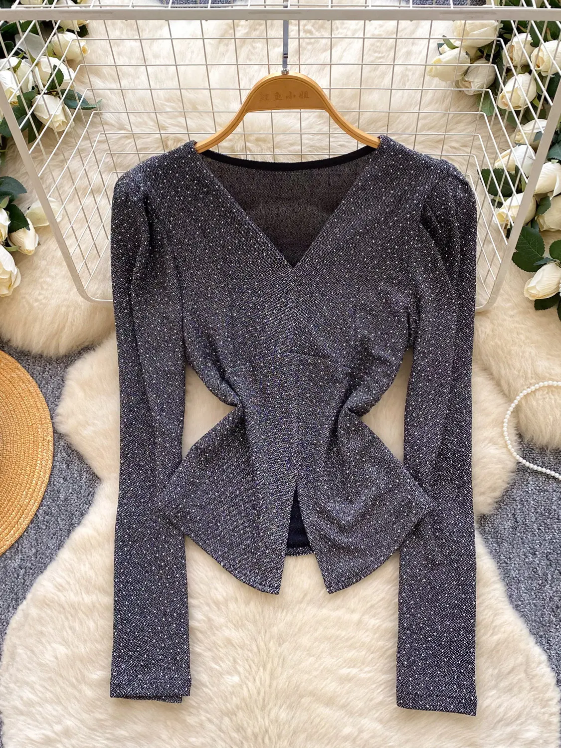 

Новинка 2026, весенне-осенняя винтажная футболка с v-образным вырезом и длинными рукавами, асимметричный лоскутный дизайн, однотонная блестящая футболка, топы